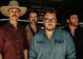 Eli Young Band reflete sobre 25 anos de amizade e música no novo documentário 'This Is Eli Young Band'
