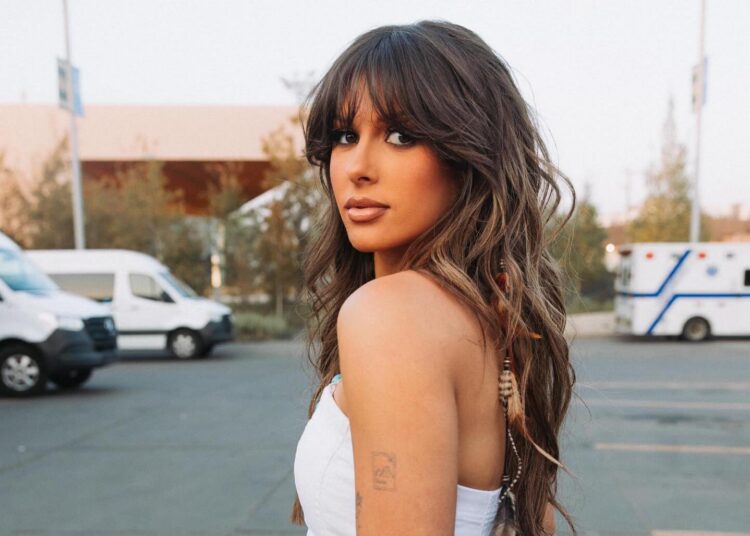 Ella Langley revela nova música “Choosin' Texas”