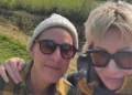 Ellen DeGeneres mostra sua casa de US$ 26 milhões na Inglaterra enquanto compartilha um raro vislumbre de sua vida