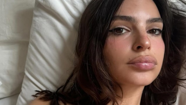 Emily Ratajkowski usando lingerie pura tem fãs dizendo 'anjo mais quente'
