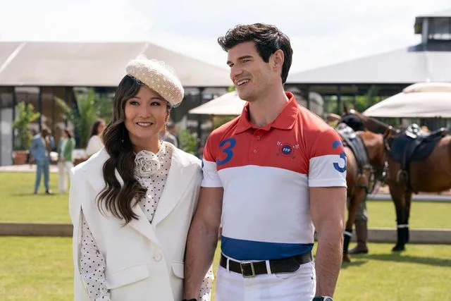 "Emily in Paris", astars Ashley Park e Paul Forman se separam
