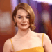 Emma Stone impressiona com vestido Louis Vuitton amarelo mostarda no BFI Festival