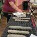 Este compositor escreveu novas músicas usando antigos instrumentos de percussão descobertos no Colorado