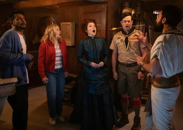 Estrela de 'Ghosts' em Hetty's Halloween Curse e sotaque 'Fargo'