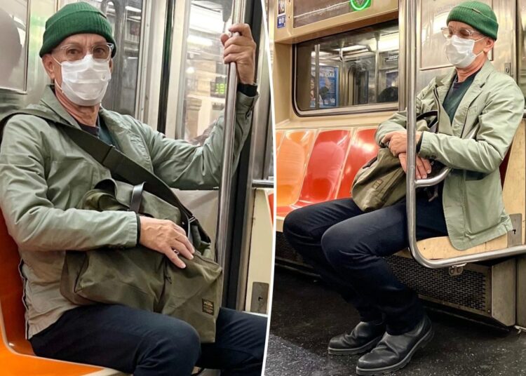 Estrela de cinema de Hollywood fica incógnita enquanto anda de metrô em Nova York