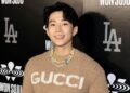 Estrela do K-pop pede desculpas após cantar música ‘inadequada’ em evento de conscientização sobre câncer de mama de celebridades