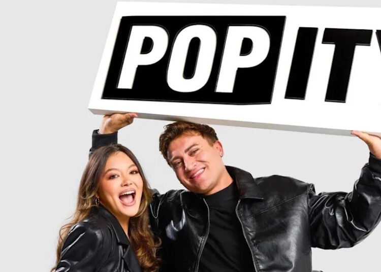 Estrelas populares do YouTube Kristi Cook e Sloan Hooks transformam o caos da Internet em ouro de podcast