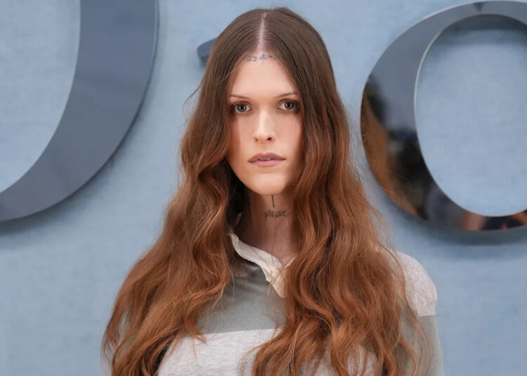 Ethel Cain pede desculpas aos fãs após encerrar show em Paris mais cedo