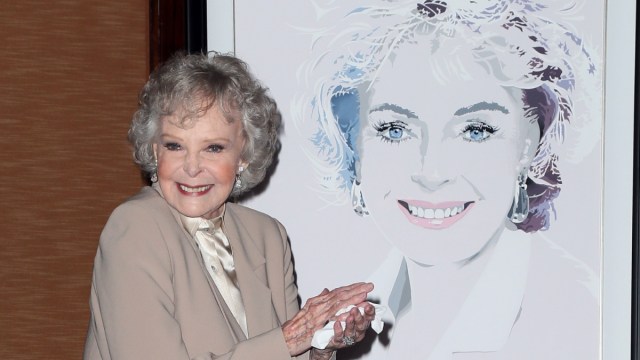 Ex-coadjuvantes de June Lockhart prestam homenagem após a morte aos 100 anos