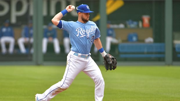 Ex-veterano de 11 anos do Royals anuncia aposentadoria da MLB
