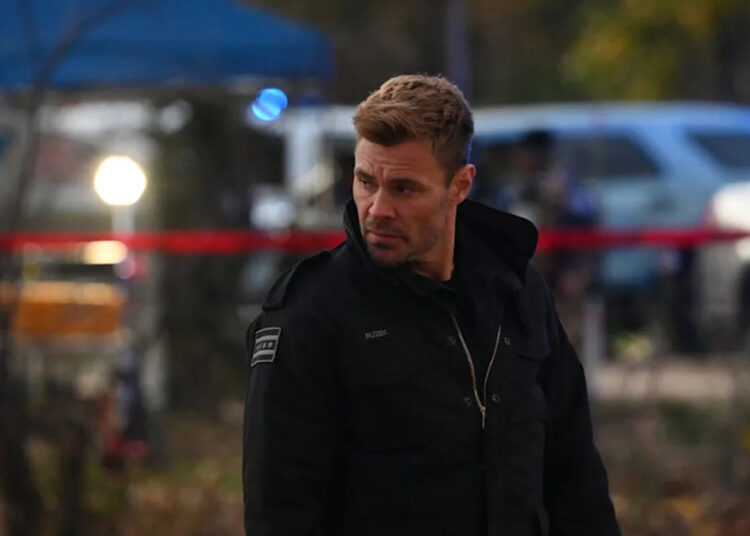 Explicação da ausência inesperada de Patrick John Flueger no show