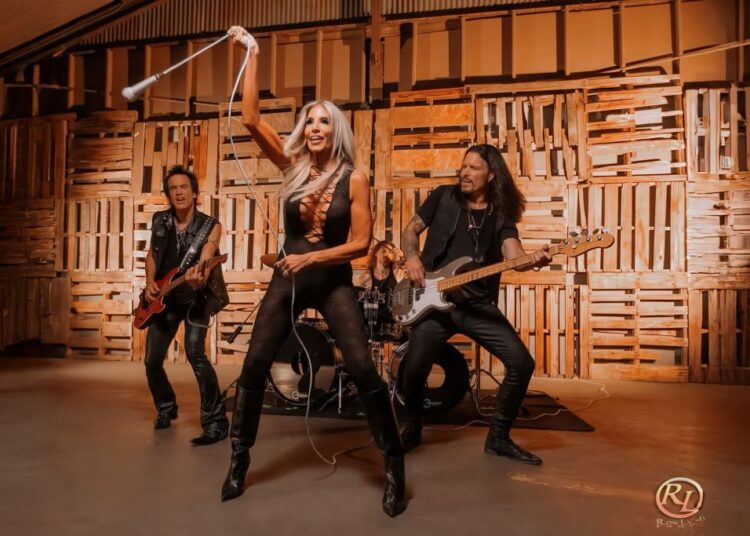 FEMME FATALE de LORRAINE LEWIS compartilha o videoclipe do novo single “Bad Love” com BUMBLEFOOT