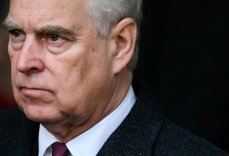 Família da suposta vítima elogia remoção do título real do príncipe Andrew