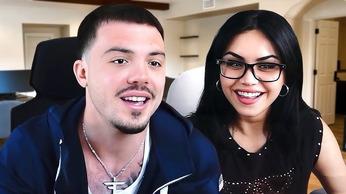 Faze Adapt Blushes como Tara gostoso o surpreende com pôster em tamanho real no stream