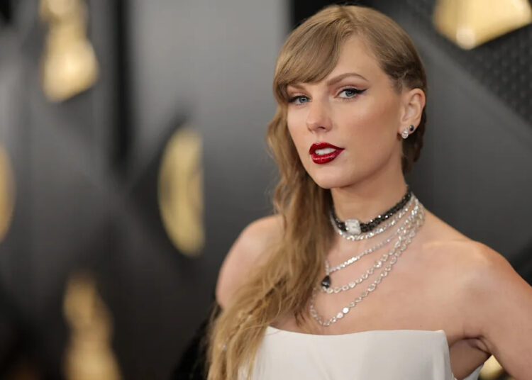 Finalmente! O batom vermelho exato Taylor Swift usado há mais de 10 anos está à venda