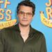 Fontes dizem que a namorada de John Mayer, Kat Stickler, está 'usando-o'