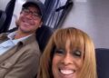 Gayle King se senta ao lado de Jesse Watters da Fox News em um vôo de 4 horas