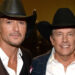 George Strait provoca grande anúncio de 2026 com pôster vintage de Tim McGraw