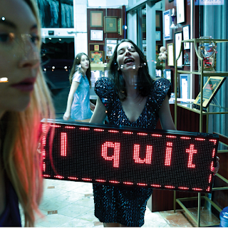 Haim estraga os fãs com 'I Quit' Deluxe Edition, apresentando três músicas inéditas