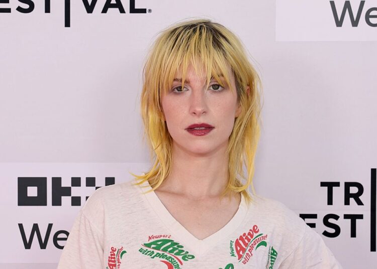 Hayley Williams, do Paramore, reconhece a conexão da banda com os fãs negros