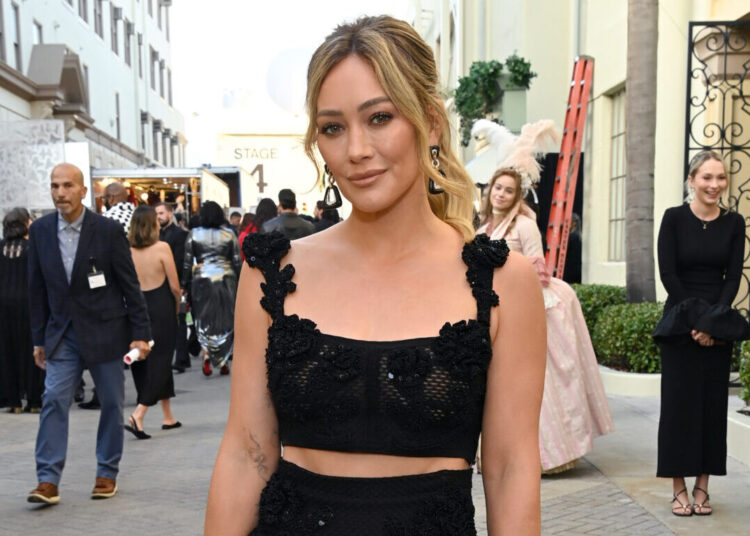 Hilary Duff confirma novas músicas e séries documentais: 'It's All for My Gay Fans'
