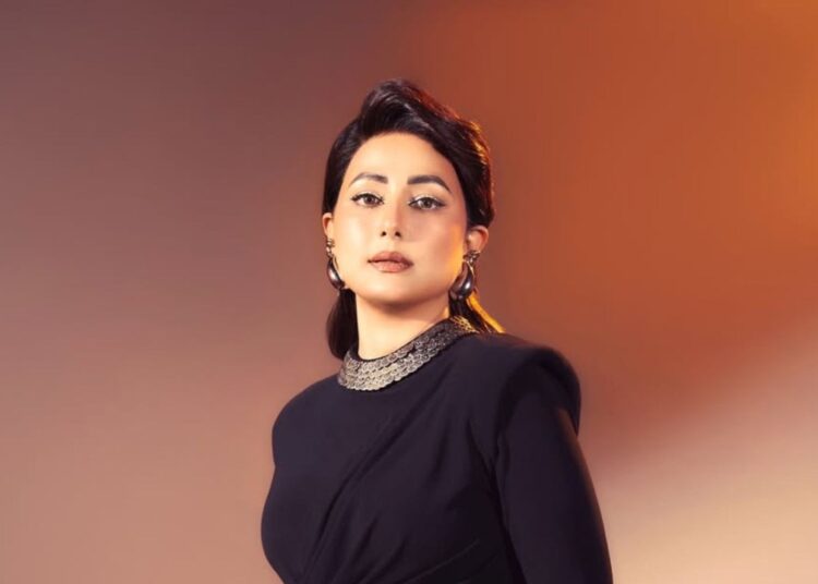 Hina Khan se abre no tabu em torno do câncer na indústria do entretenimento