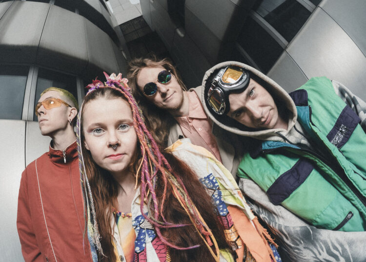 Holosoil lança novo videoclipe para 'Look Up'