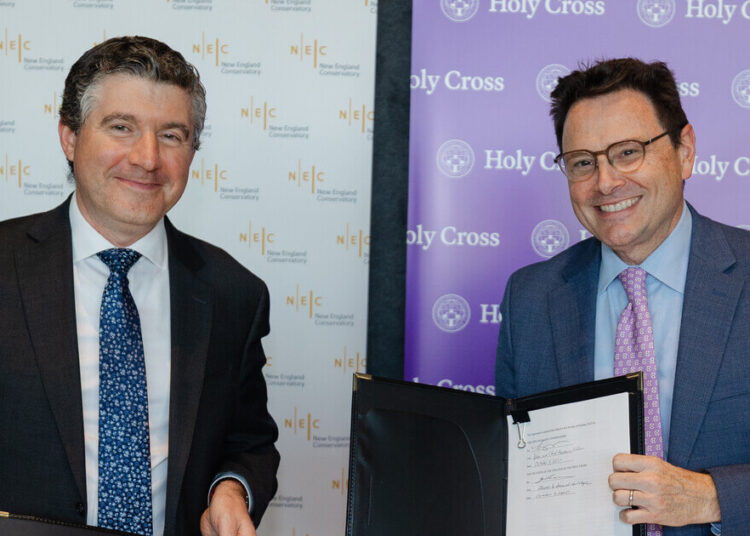 Holy Cross, Lançamento do Conservatório da Nova Inglaterra acelerou o programa de mestrado em música