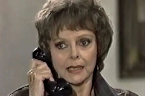Hospital Geral Star June Lockhart morre aos 100 anos