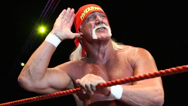 Hulk Hogan tendo Pinellas Trail com o nome dele na Flórida