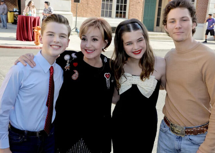 Iain Armitage, líder de 'Young Sheldon', compartilha reunião com co-estrela de 'Favorito'