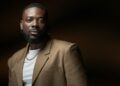 Ícone Afropop Adekunle Gold abraça raízes nigerianas com novo álbum