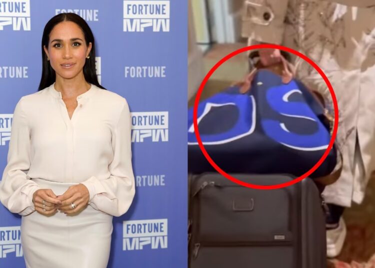 'Isso é grosseiro': Meghan Markle provoca reação depois de exibir uma nova bolsa de lona de US $ 860 com suas iniciais reais monogramadas em negrito na frente