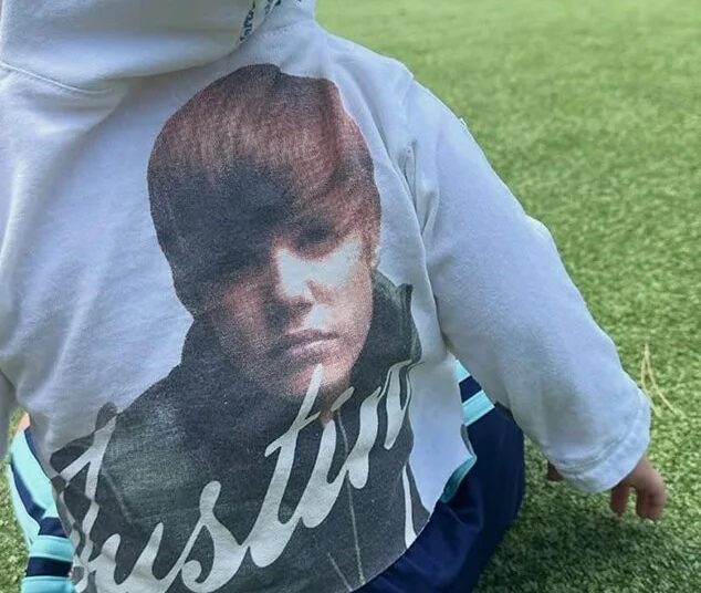 Jack Blues Bieber canaliza Justin Bieber em uma aparência adorável