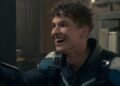 James Gunn e Freddie Stroma do Peacemaker sobre se Vigilante é Neurodivergente
