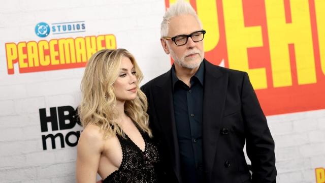 James Gunn se sentiu ‘desconfortável’ antes de dirigir sua esposa beijando este ator