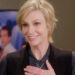 Jane Lynch compartilha qual de suas vitórias em Emmy foi 'tipo de celebridade me gimme'