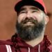 Jason Kelce se une a predadores na selva por esse motivo