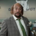 Jason Momoa parece irreconhecível com transformação de cabelo careca