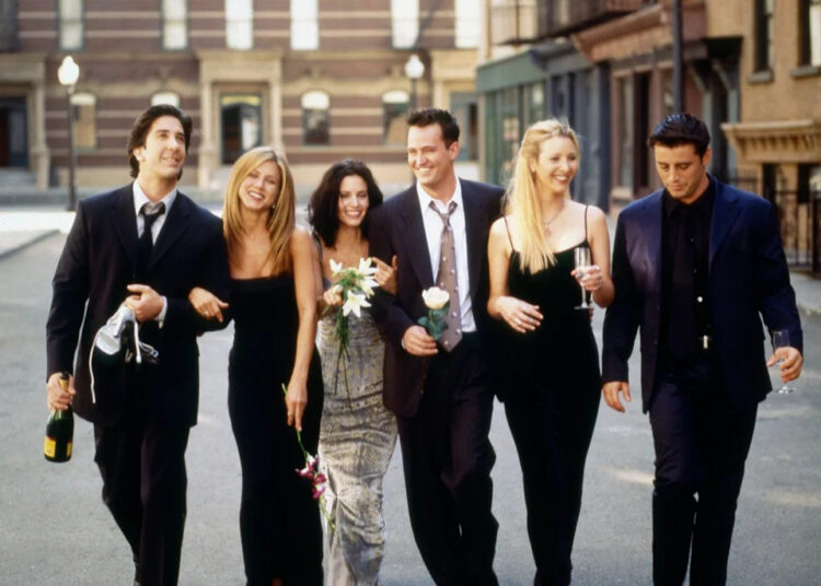 Jennifer Aniston diz que uma reunião de ‘amigos’ é ‘impossível’ sem Matthew Perry após sua morte
