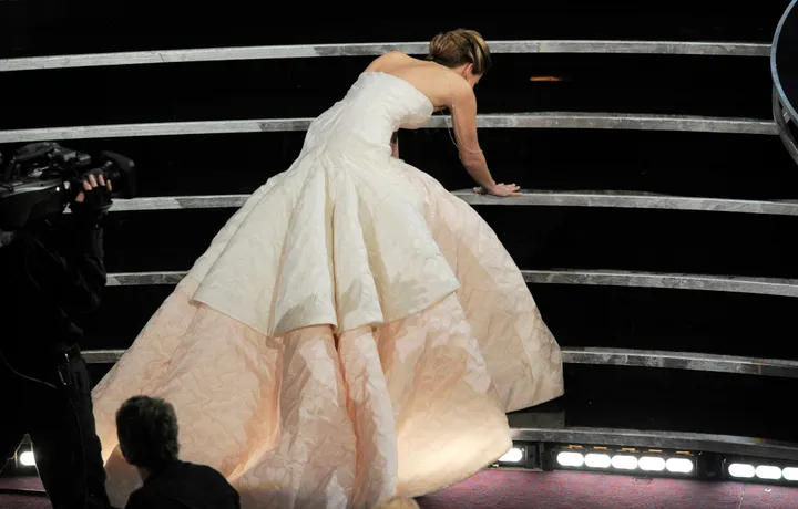 Jennifer Lawrence revela que entrevistas embaraçosas foram de defesa
