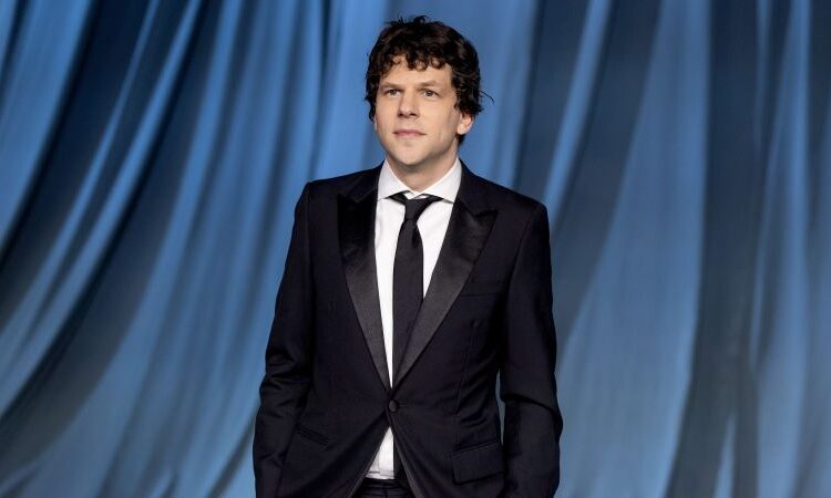 Jesse Eisenberg está ‘animado’ por doar um de seus rins a um estranho: é ‘muito necessário’
