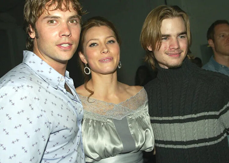 Jessica Biel homenageia papel icônico de terror 22 anos depois