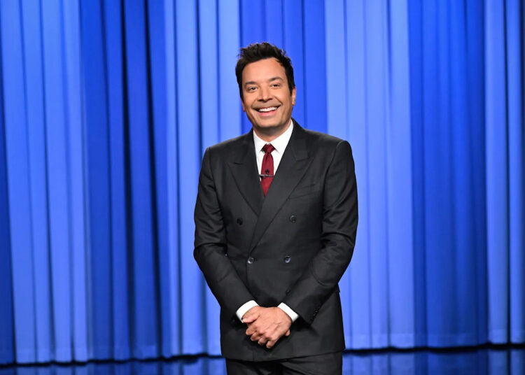 Jimmy Fallon afirma que 'The Tonight Show' não é 'político' em meio a uma briga noturna