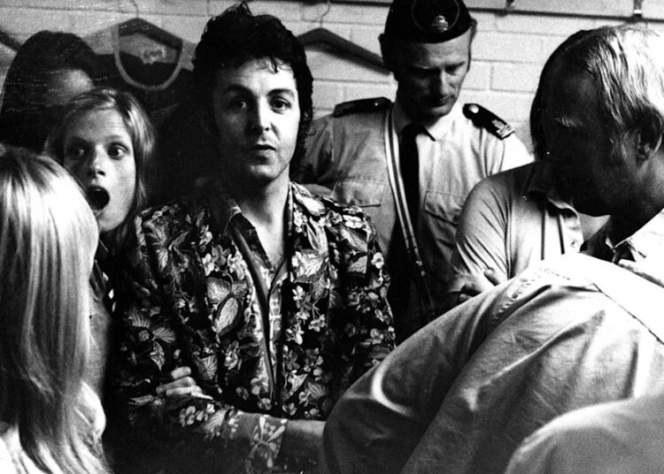 Joe Stevens, fotógrafo da NME que narrou os excessos do rock e o caos do punk