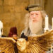 John Lithgow estreia como Dumbledore na reinicialização de Harry Potter