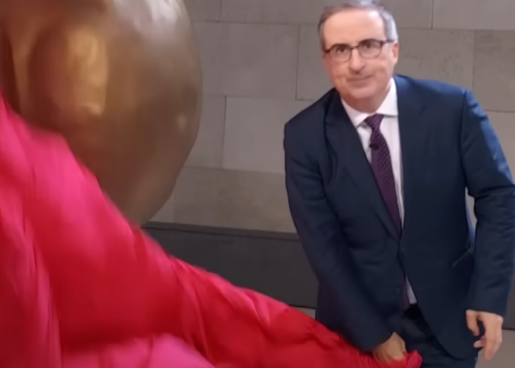 John Oliver Trolls Trump Library com algo grande, brilhante e totalmente NSFW