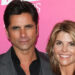 John Stamos culpa o marido 'narcisista' de Lori Loughlin por seu envolvimento no escândalo de admissão na faculdade
