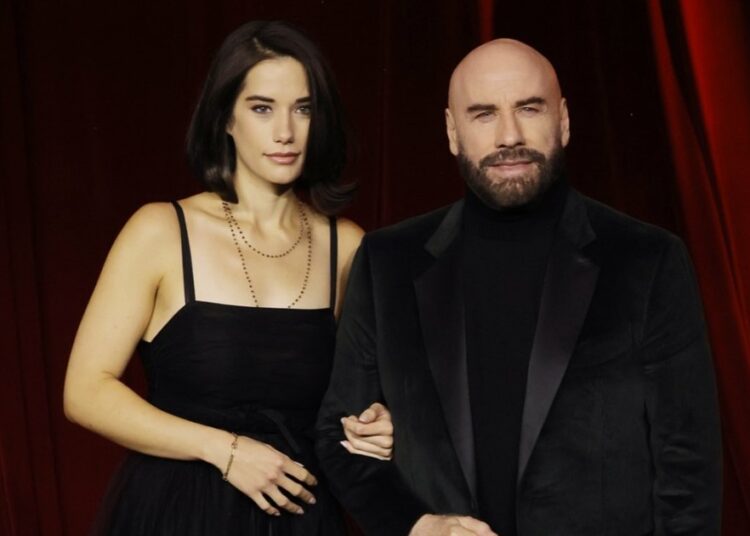 John Travolta estrela com a filha Ella no filme Black Tides