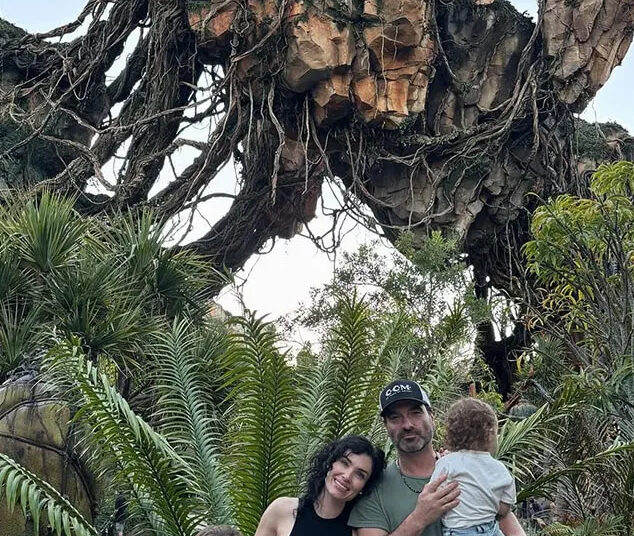 Johnny Galecki, do Big Bang Theory, compartilha um raro vislumbre de esposa e filhos